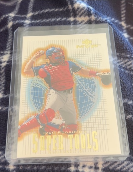 2001 Upper Deck MVP Super Tools #ST18 Ivan Rodriguez — front