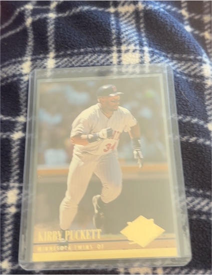 1990 Upper Deck #34 Kirby Puckett — front