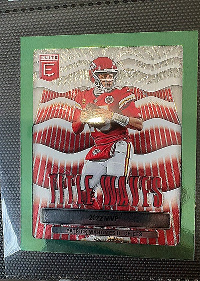 2023 Panini Donruss Elite Title Waves #TW-1 Patrick Mahomes II — front
