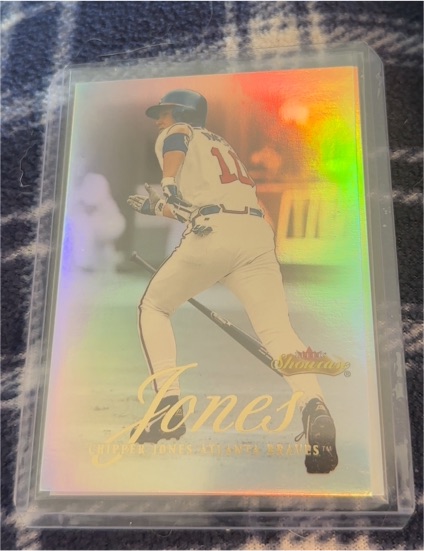 2000 Fleer Showcase #32 Chipper Jones — front