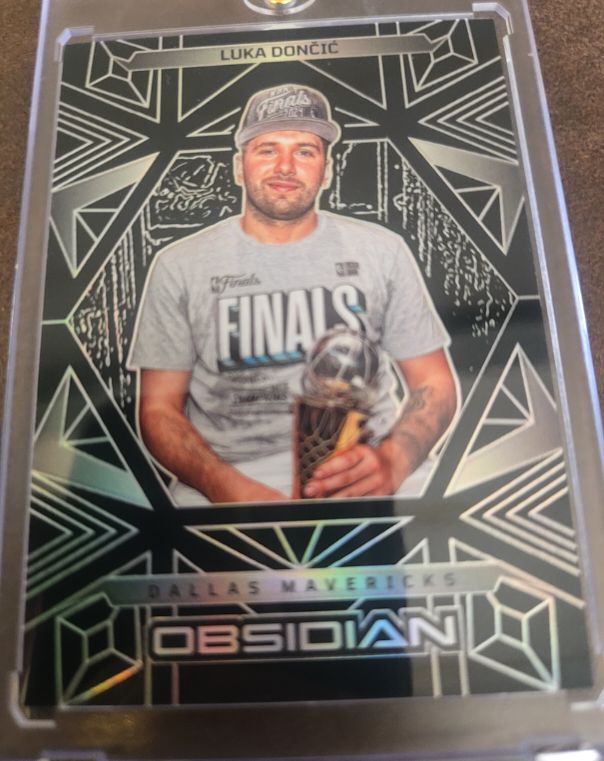 2024-25 Panini Obsidian #190 Luka Dončić — front
