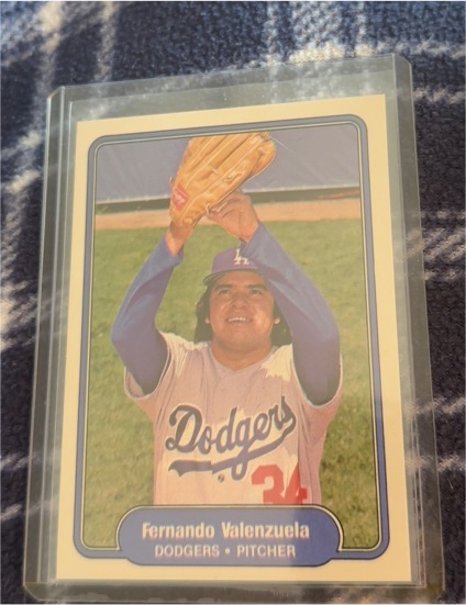 1982 Fleer #27 Fernando Valenzuela — front