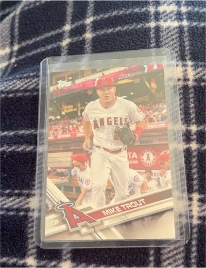 2017 Topps #20 Mike Trout — front