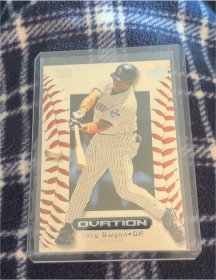 2000 Upper Deck Ovation #38 Tony Gwynn — front