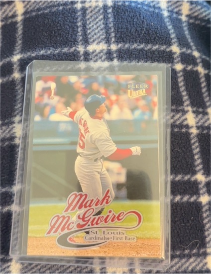 1999 Fleer Ultra #70 Mark McGwire — front