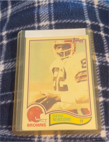 1982 Topps #67 Ozzie Newsome — front