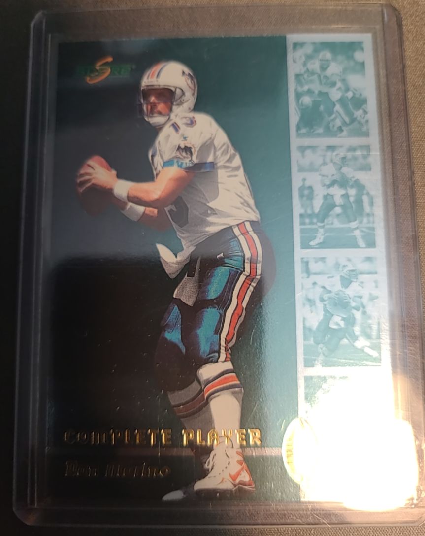 1999 Score #13 Dan Marino Complete Player — front