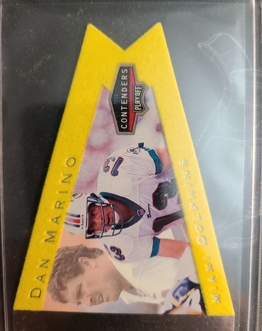 1998 Playoff Contenders Pennants Yellow Felt #58 Dan Marino — front