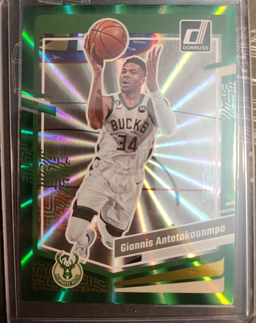 2023-24 Donruss #188 Giannis Antetokounmpo Green Laser Holo — front