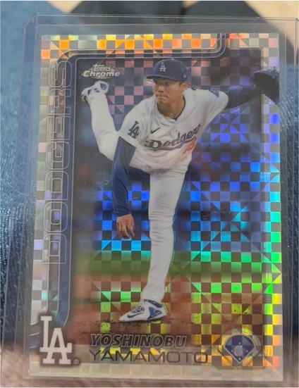 2025 Topps Chrome #179 Yoshinobu Yamamoto — front