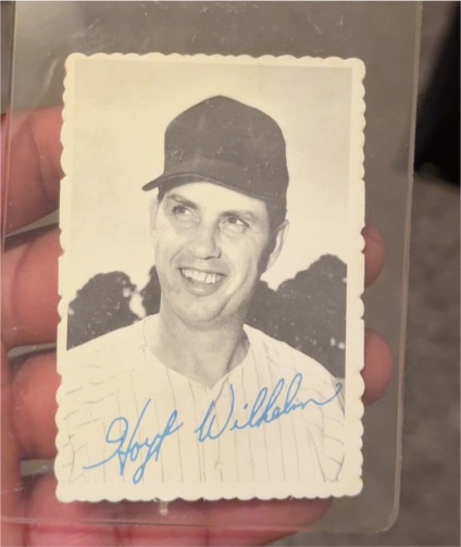 1969 Topps Deckle Edge #11 Hoyt Wilhelm — front