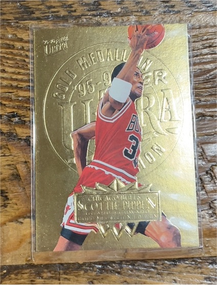 1995-96 Fleer Ultra #28 Scottie Pippen Gold Medallion — front