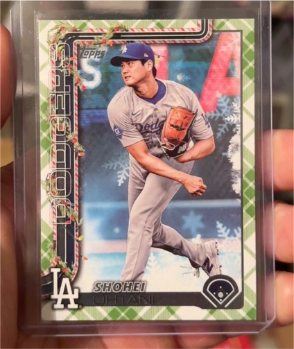 2025 Topps Holiday #H1 Shohei Ohtani — front