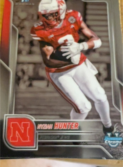 2025 Bowman Chrome University #10 Nyziah Hunter — front