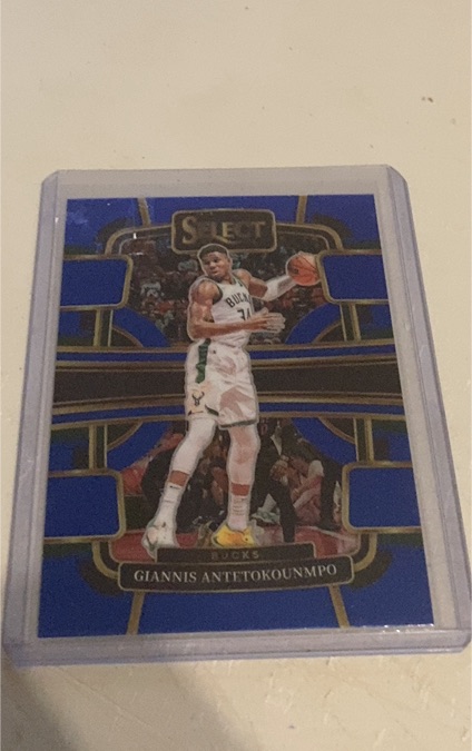 2023-24 Panini Select #60 Giannis Antetokounmpo — front
