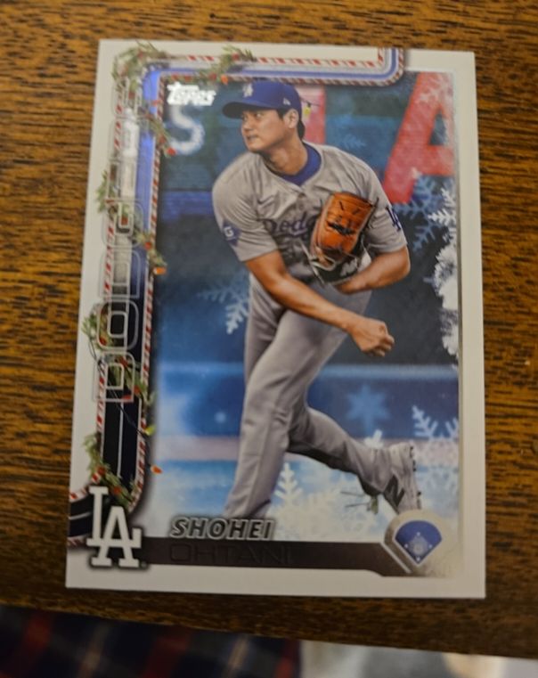 2025 Topps Holiday #H1 Shohei Ohtani — front