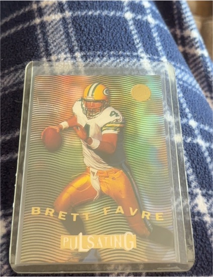 1996 Fleer Ultra Pulsating #2 Brett Favre — front