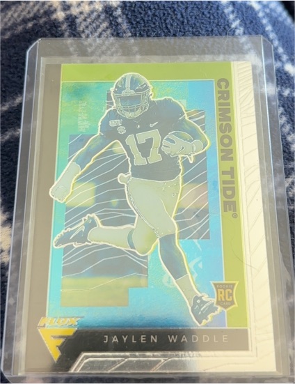 2021 Panini Chronicles Draft Picks Flux #238 Jaylen Waddle — front
