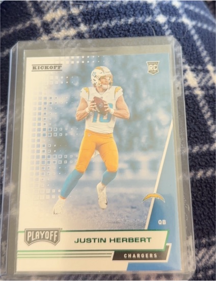 2020 Panini Playoff #203 Justin Herbert Rookie Card — front