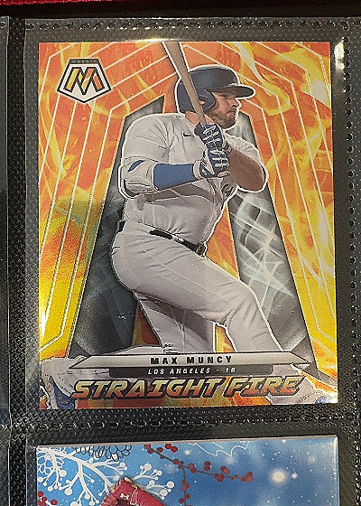 2022 Panini Mosaic Straight Fire #SF-14 Max Muncy — front