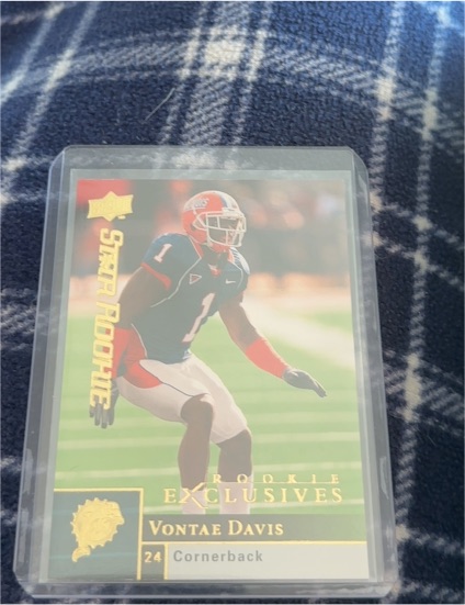 2009 Upper Deck Rookie Exclusives #24 Vontae Davis — front