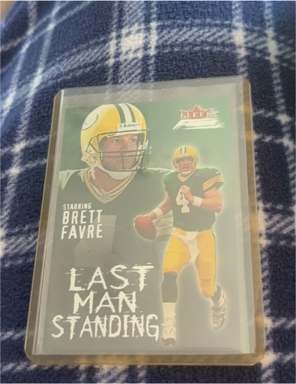 2000 Fleer Focus Last Man Standing #11LM Brett Favre — front