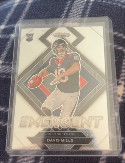 2021 Panini Prizm Emergent #E-18 Davis Mills — front