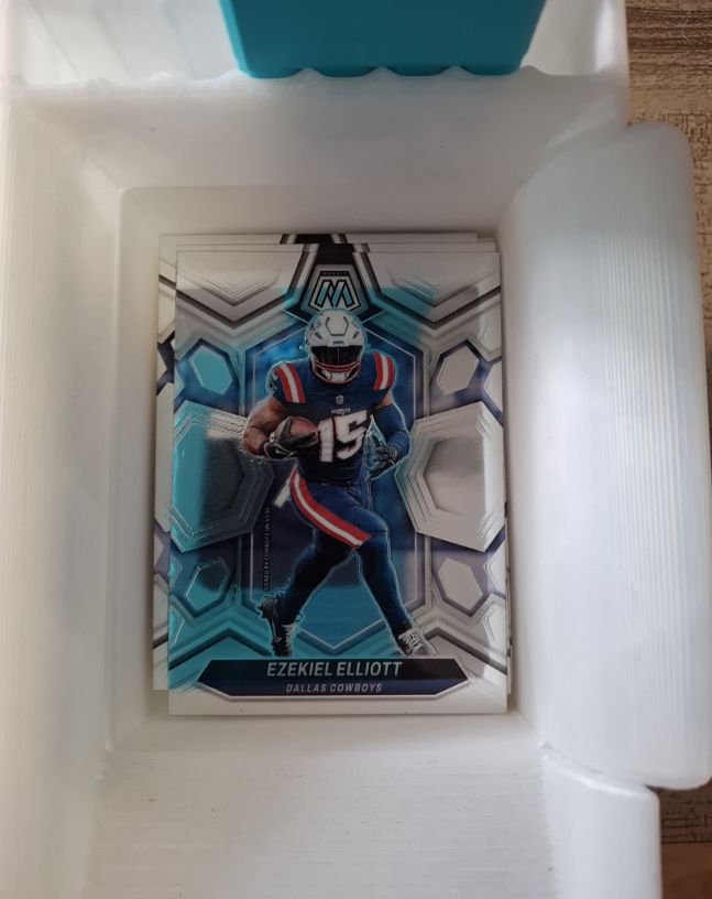 2024 Panini Mosaic #58 Ezekiel Elliott — front