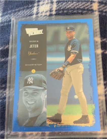 2000 Upper Deck Victory #319 Derek Jeter — front