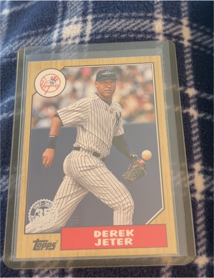 2022 Topps Update 1987 35th Anniversary #87TBU-33 Derek Jeter — front