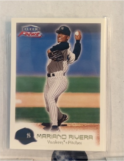 2000 Fleer Focus #174 Mariano Rivera — front