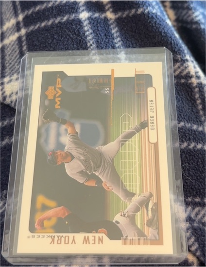 2000 Upper Deck MVP #210 Derek Jeter — front