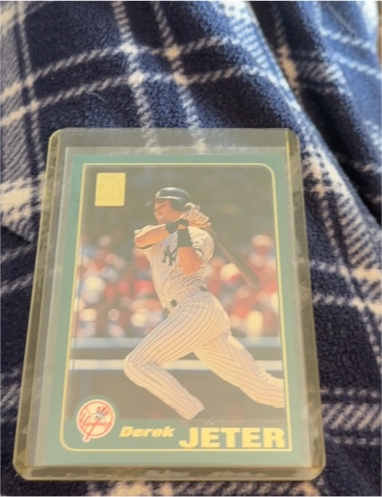 2001 Topps #100 Derek Jeter — front