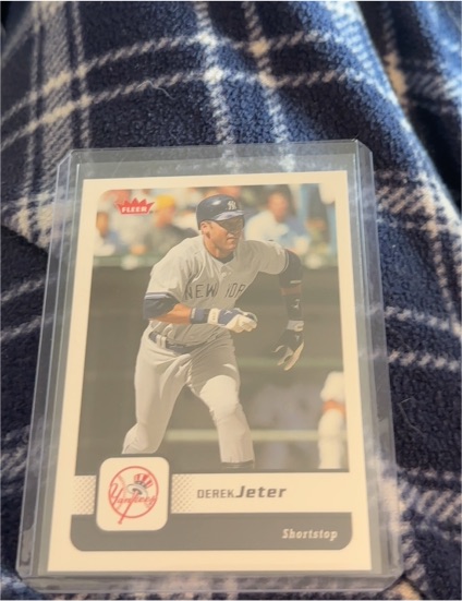 2006 Fleer #390 Derek Jeter — front
