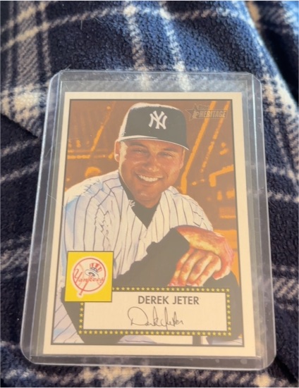 2001 Topps Heritage Black Back #11 Derek Jeter — front