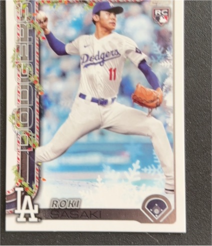 2025 Topps Holiday #H23 Roki Sasaki — front