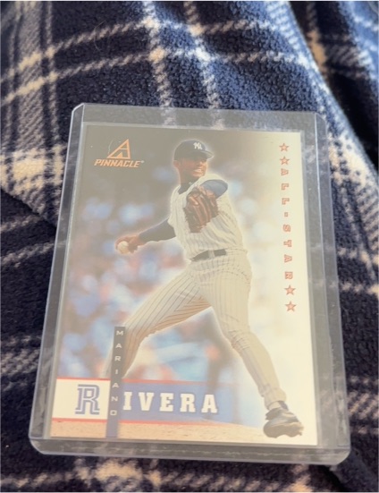 1998 Pinnacle Plus #22 Mariano Rivera — front