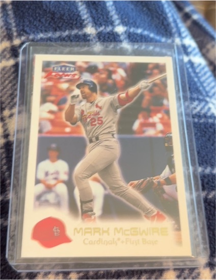 2000 Fleer Focus #130 Mark McGwire — front