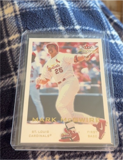 2001 Fleer #25 Mark McGwire — front