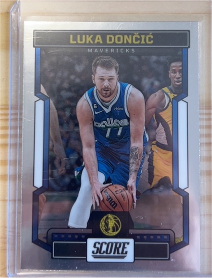 2022-23 Panini Chronicles Score #533 Luka Dončić — front
