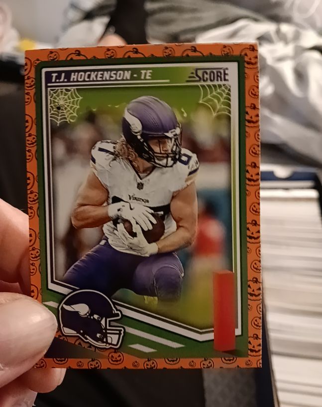 2025 Panini Score-A-Treat #101 T.J. Hockenson — front