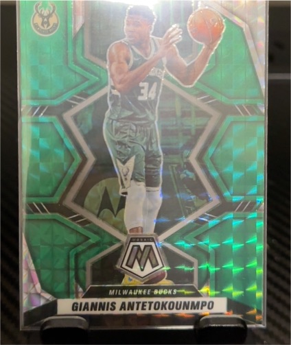 2021-22 Panini Mosaic #98 Giannis Antetokounmpo — front