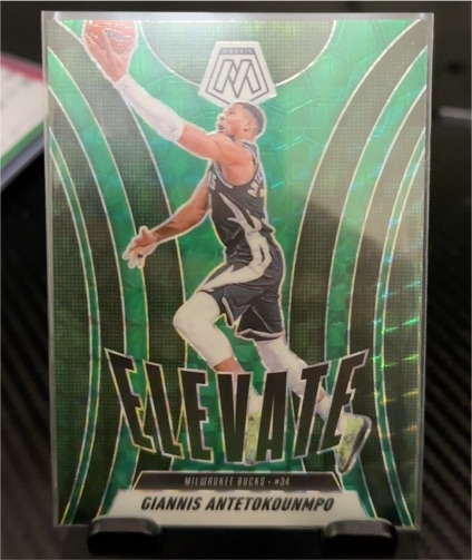 2024-25 Panini Mosaic #9 Giannis Antetokounmpo Elevate Green Prizm — front