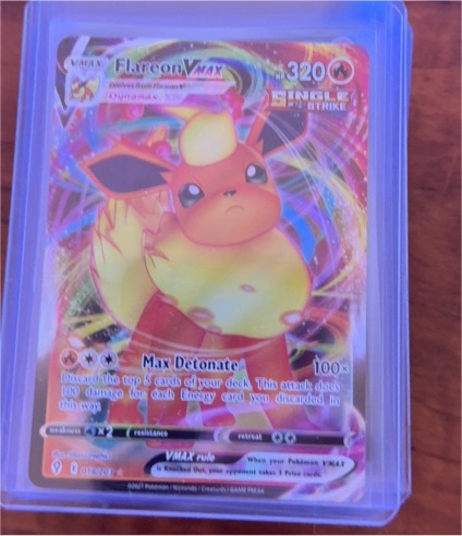 2021 Pokémon SWSH Evolving Skies #018 Flareon VMAX — front