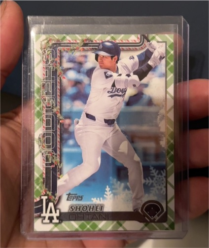 2025 Topps Holiday #H200 Shohei Ohtani — front