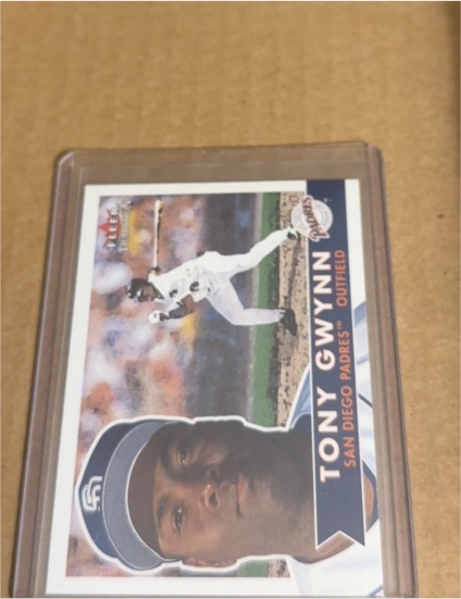 2001 Fleer Tradition #141 Tony Gwynn — front
