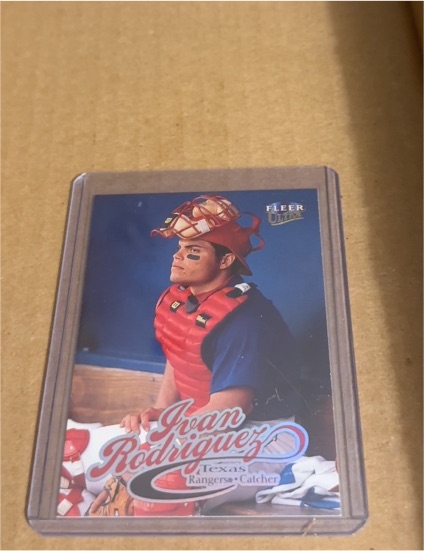 1999 Fleer Ultra #37 Ivan Rodriguez — front