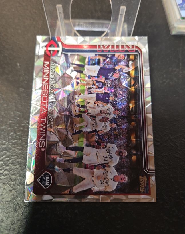 2025 Topps Series 2 #688 Minnesota Twins Team Card — front