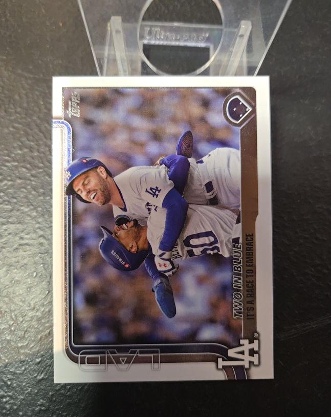 2025 Topps Series 2 #631 Two in Blue It's a Race to Embrace — front