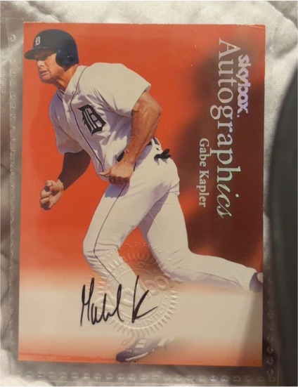 2000 SkyBox Autographics #28 Gabe Kapler — front